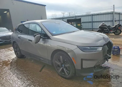 2025 BMW Ix xDrive50 z USA, uszkodzony, nr VIN WB523CF01SCU45918